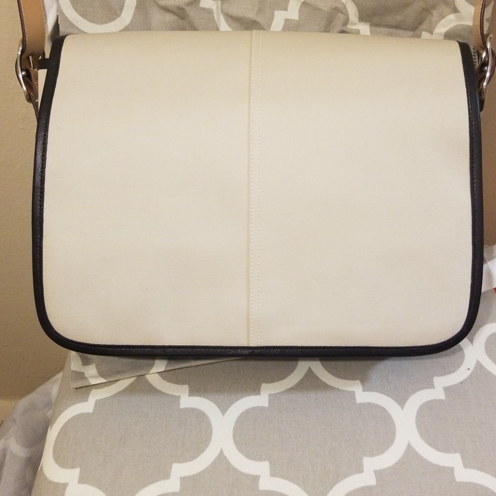 Coach Messenger Style Bag